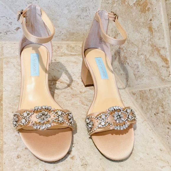 NEW Betsey Johnson Rhinestone Champagne Chunky Heels 6.5 Wedding Party Satin - Picture 4 of 13